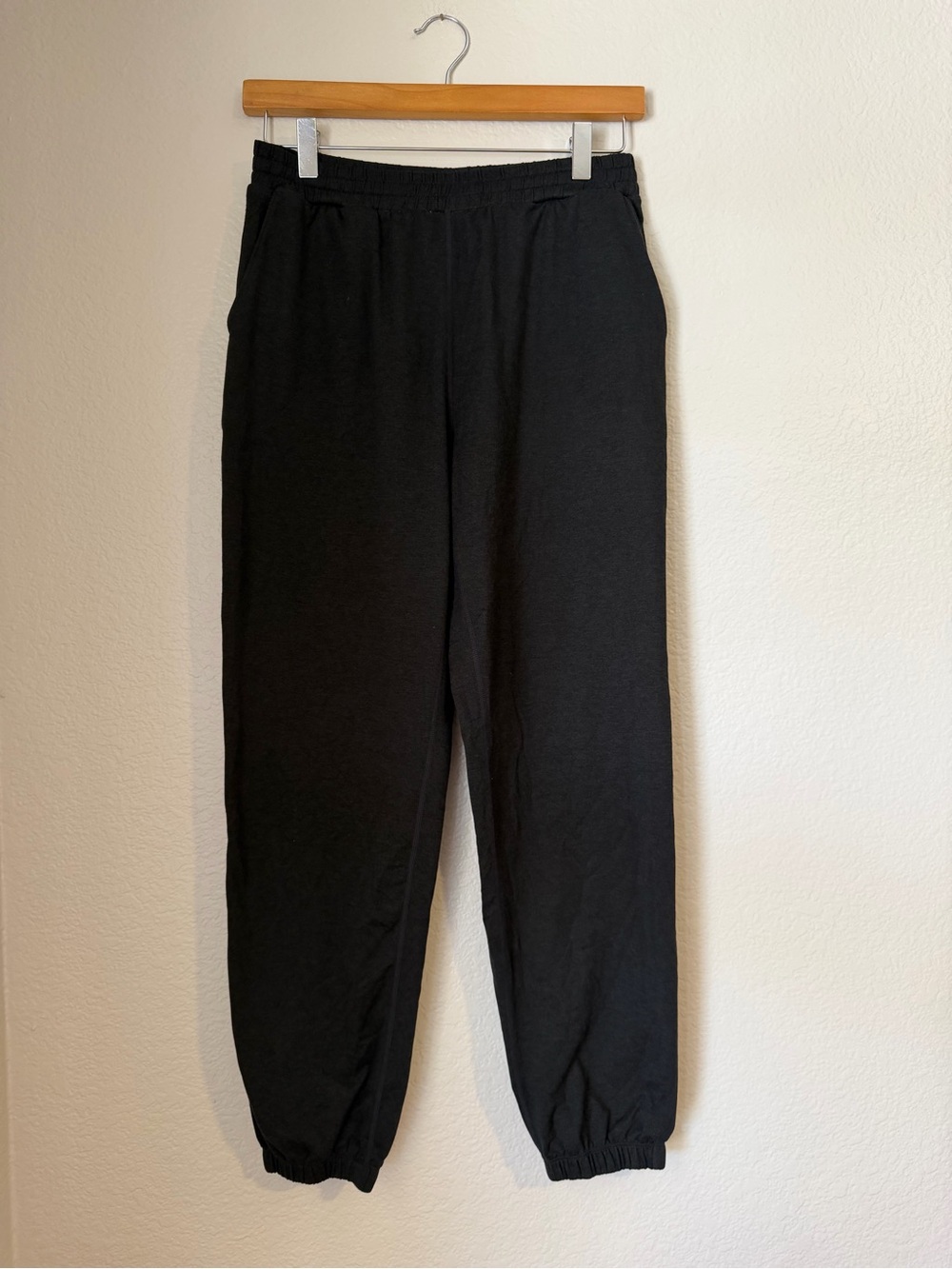 Vuori Women’s Boyfriend DreamKnit Jogger Black Heather Women’s Size Small Travel